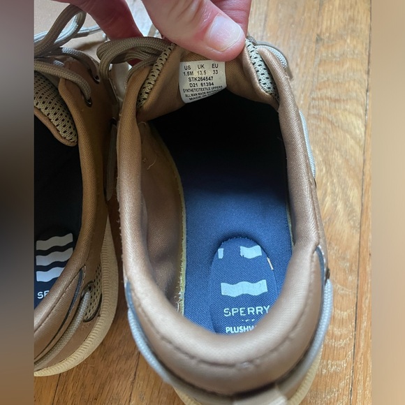Boys size 1.5 Sperry shoes - Picture 2 of 5